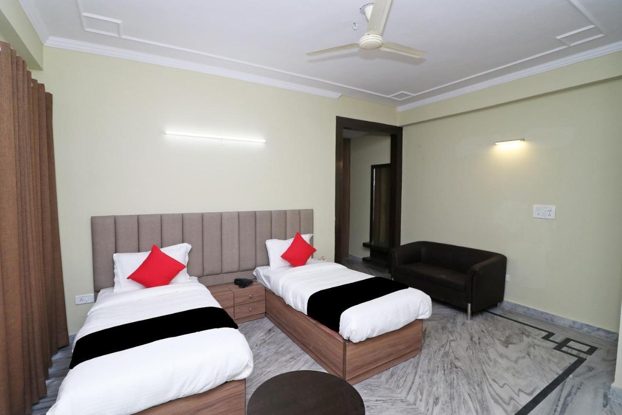 Hotel Capital O 29330 Esscon House Gurgaon Exterior foto