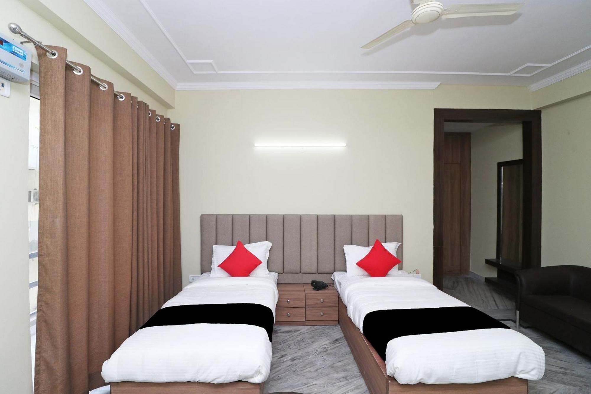 Hotel Capital O 29330 Esscon House Gurgaon Exterior foto