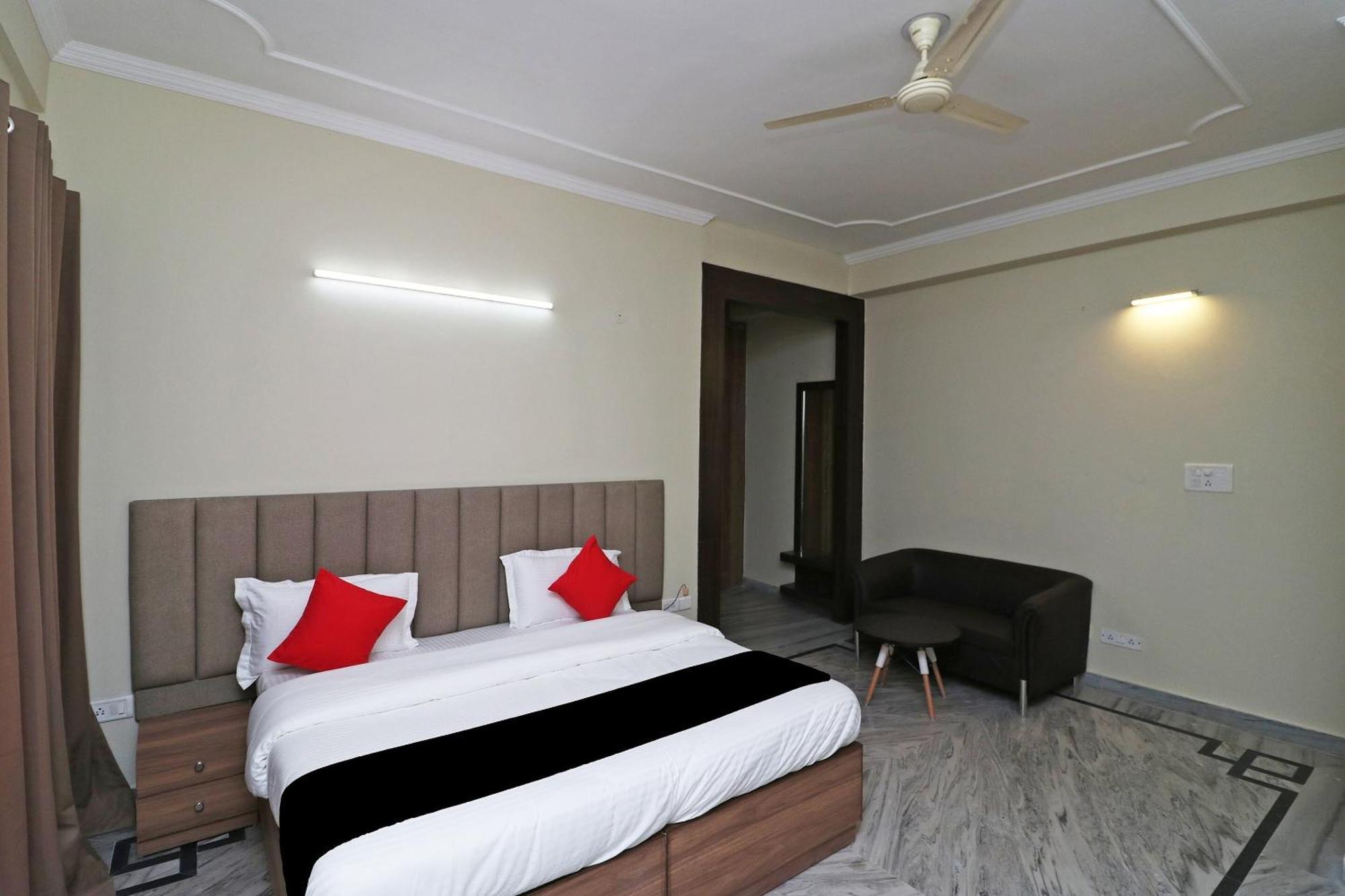 Hotel Capital O 29330 Esscon House Gurgaon Exterior foto